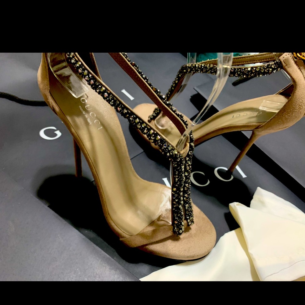 Beautiful shoes for girl. Size 36 never used.